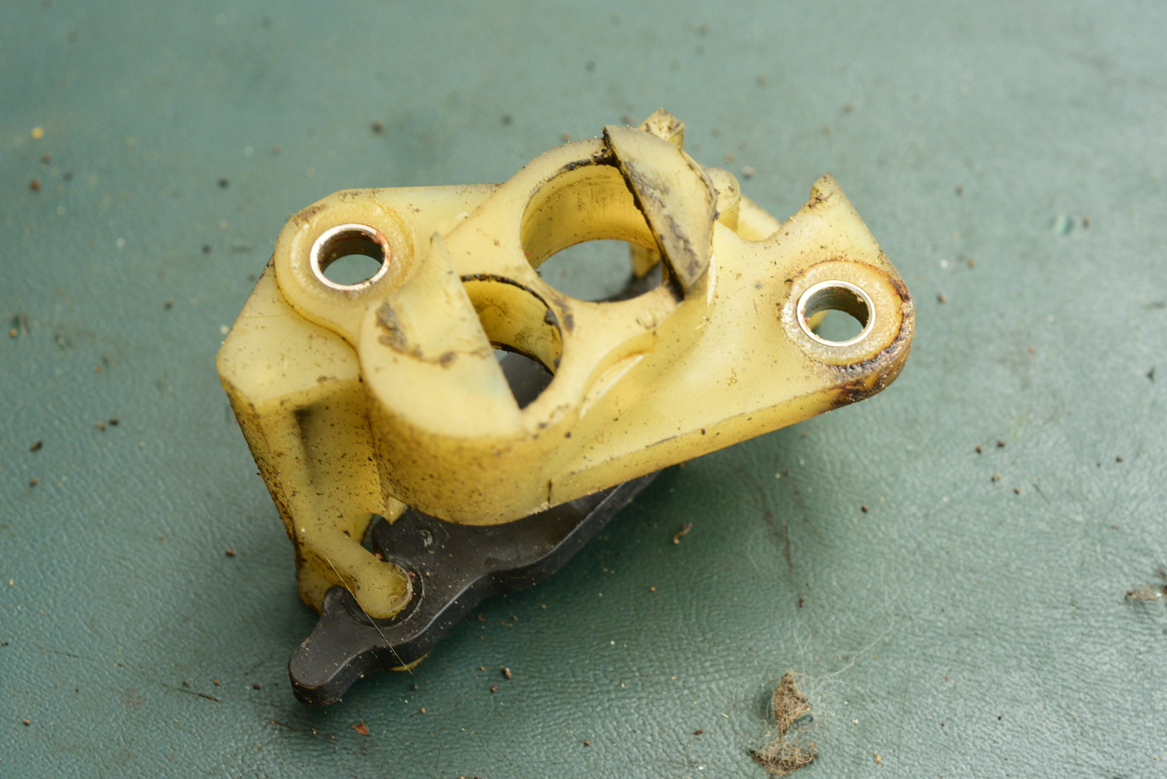 150 175 200 hp Mercury 988891 98889 1 bottom cowl latch Marine Parts