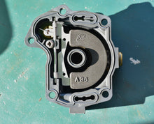 Load image into Gallery viewer, 185 200 225 300 hp Johnson Evinrude Carburetor 433375 0433375 bowl 333525 0333525, OMC  two stroke outboards
