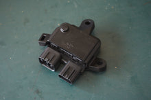 Lade das Bild in den Galerie-Viewer, DF 9.9b 15 20 HP Suzuki trim relay &amp; holder 38860-76f01, 2015, 9.9 hp
