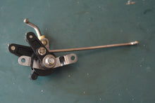 Lade das Bild in den Galerie-Viewer, DF 9.9b 15 20 HP Suzuki throttle control lever assy &amp; linkage 19120-99j11, 2015, 9.9 hp
