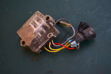 Lade das Bild in den Galerie-Viewer, 90 hp Mercury 883072T REGULATOR Voltage OEM 80 75 65 55 50 45 40 100 115 120 125 hp Two Stroke
