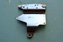 Lade das Bild in den Galerie-Viewer, F 40 Yamaha Mercury CDI Bracket 67c-85542-00-00 - 2003 YamaMerc Four Stroke 3 Cylinder Outboard
