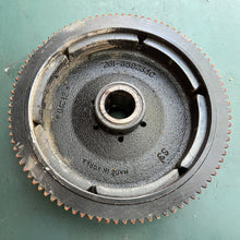 Lade das Bild in den Galerie-Viewer, 50 hp Mercury 859234T2 FLYWHEEL Two Stroke 40 55 60 hp 261-859234c 37-881864-1
