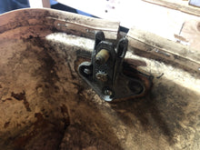 Load image into Gallery viewer, 35 hp Johnson 0392087 MOTOR COVER ASSY, Top Cowl, engine cover hood cowling, Evinrude two stroke
