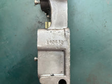 Load image into Gallery viewer, 150 175 hp Johnson Evinrude Throttle Body 340650 0340650 340649 0340649 Two Stroke
