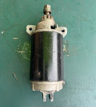 Lade das Bild in den Galerie-Viewer, 50 hp Mercury 822462T1 STARTER MOTOR two stroke OEM 30 40 45 55 60 hp
