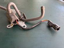 Lade das Bild in den Galerie-Viewer, BF 225 200 175 hp Honda 16200-ZY3-003 SOLENOID VALVE &amp; bracket
