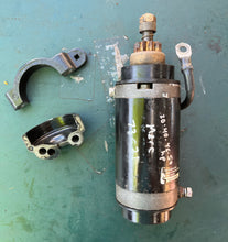 Lade das Bild in den Galerie-Viewer, 40 45 50 30 hp Mercury 73521 STARTER MOTOR Two Stroke 4 cylinder OEM bracket
