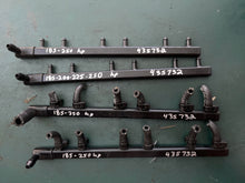 Lade das Bild in den Galerie-Viewer, 250 225 200 185 hp Johnson Evinrude 435732 0435732 fuel intake manifold two stroke V6 looper 1994-2001
